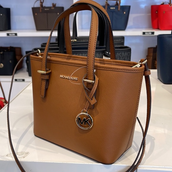 MICHAEL KORS
Jet Set Travel Extra-Small Saffiano Leather Top-Zip Tote Bag
NWT - Picture 3 of 16